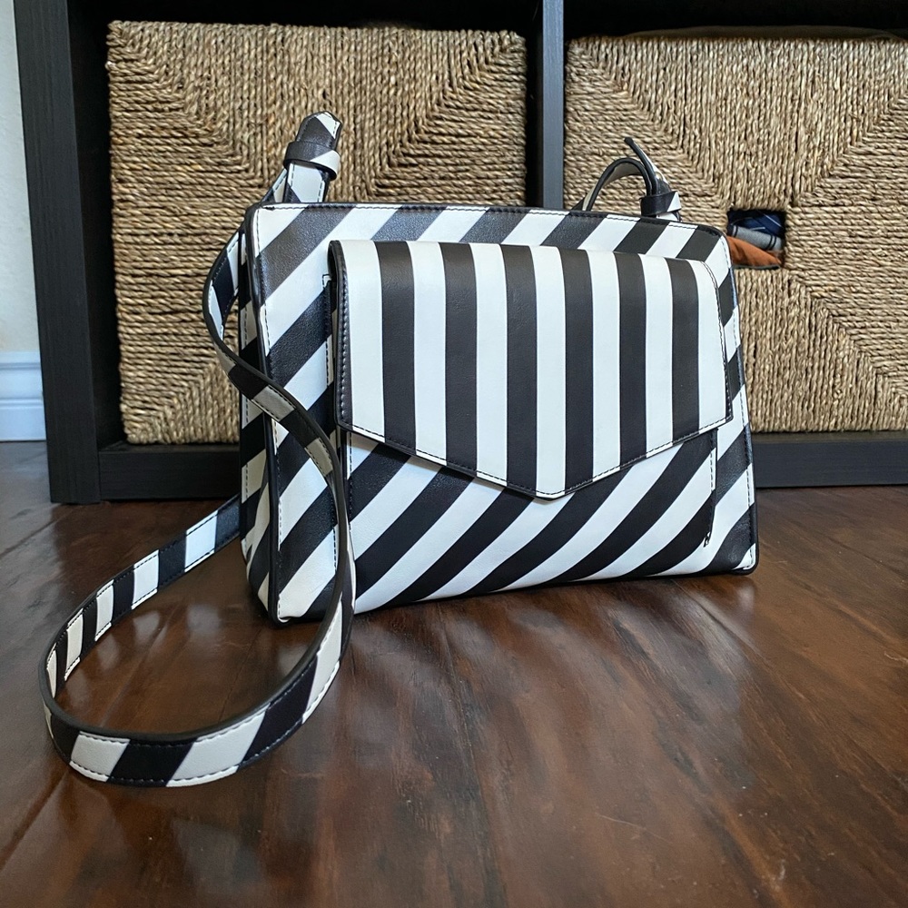Zara - Black & White Crossbody Bag - Picture 2 of 10